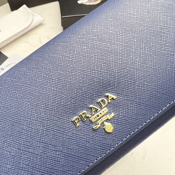 プラダ財布コピー内部構造